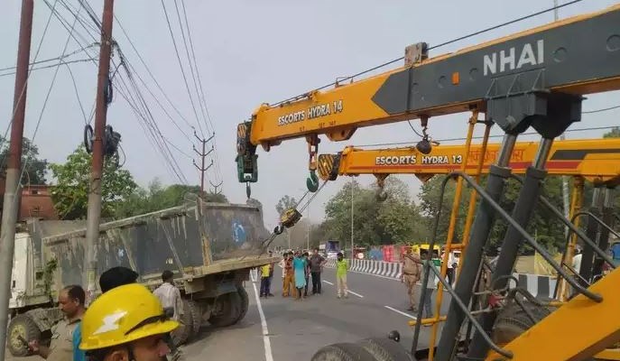 गोरखपुर: सड़क किनारे सो रहे पांच लोगों को डंपर ने रौंदा, तीन की मौत, दो गंभीर; सीएम योगी ने दी आर्थिक मदद