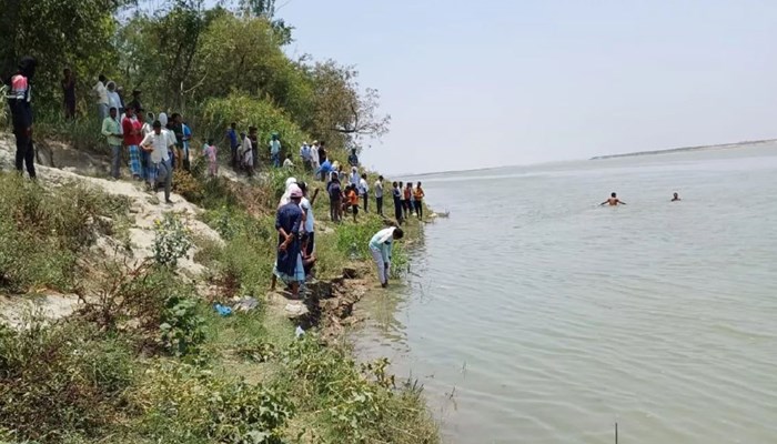 अम्बेडकरनगर: घाघरा नदी में सेल्फी लेने में पलटी नाव, 14 डूबे, 11 को बचाया, तीन बच्चियों की तलाश जारी