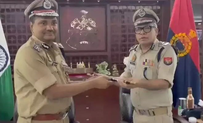 UP को आखिर कब मिलेगा अपना फुल टाइम DGP? जानिए रिटायर्ड अफसर और वरिष्‍ठ पत्रकारों का नजरिया