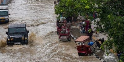 दिल्ली: यमुना का जलस्तर बढ़ने से नोएडा में हाहाकार! खेत और घर डूबे, इन सेक्टरों में पहुंचा पानी