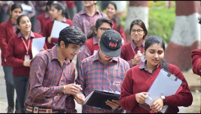 CBSE रिजल्ट: सीबीएसई बोर्ड ने जारी किया 12वीं का रिजल्ट, यूपी से इन धुरंधरों ने किया टॉप