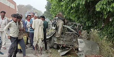 श्रावस्ती में बड़ा सड़क हादसा, इनोवा कार पेड़ से टकराई, छह की मौत और आठ घायल