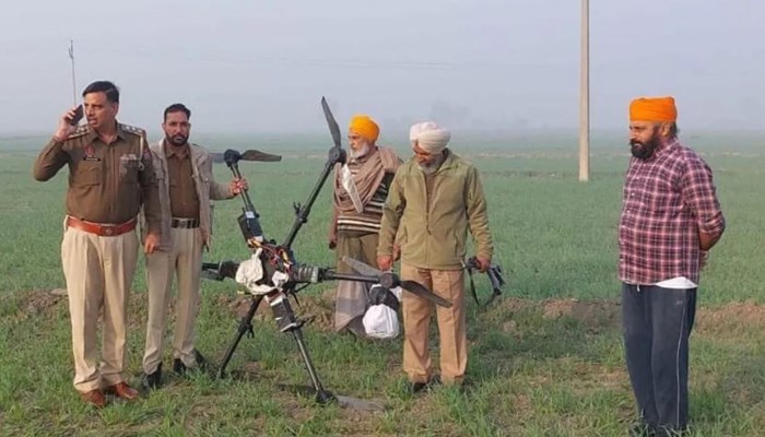 पंजाब में बीएसफ ने भारत-पाकिस्तान सीमा पर ड्रोन को किया ढेर, 5 किलोग्राम हेरोइन बरामद