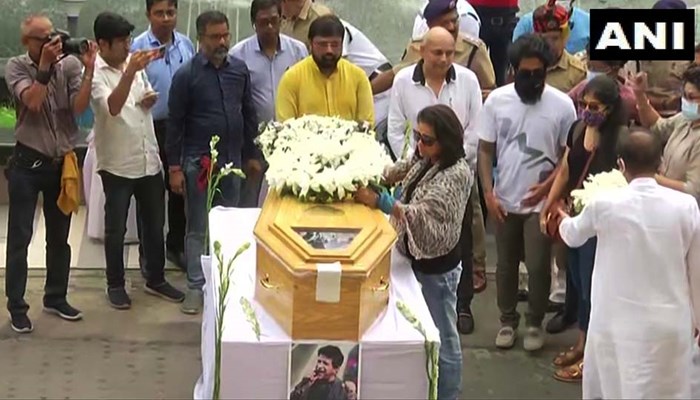 Singer KK Death: राजकीय सम्मान के साथ केके को बंदूक की सलामी दी गई, मुंबई में होगा कल अंतिम संस्कार