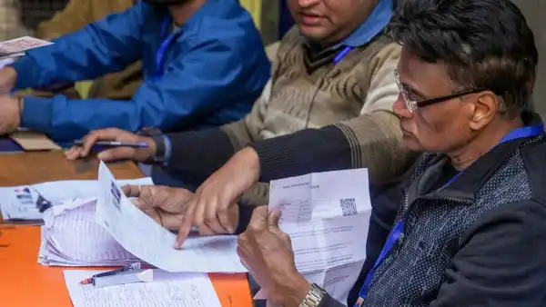 यूपी में बढ़े करोड़ों नए वोटर, इन जिलों ने तोड़े रिकॉर्ड