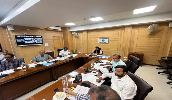 यूपी में बिजली कटौती पर शक्ति भवन में बड़ी बैठक, UPPCL अध्यक्ष ने अधिकारियों को दिए सख्त निर्देश