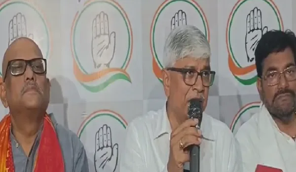 लखनऊ में यूपी कांग्रेस प्रभारी राजेंद्र पाल की पहली प्रेस कॉन्फ्रेंस, BJP पर लगाए कई गंभीर आरोप; संगठन से लेकर 2029 तक का रोडमैप भी बतायालखनऊ में यूपी कांग्रेस प्रभारी राजेंद्र पाल की पहली प्रेस कॉन्फ्रेंस, BJP पर लगाए कई गंभीर आरोप - संगठन से लेकर 2029 त