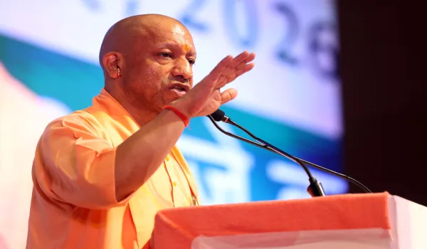 अब सिर्फ आम नहीं, किसानों की कमाई का नया मॉडल बनेगा बाग, मुख्यमंत्री ने बताया प्लान