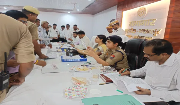 एक दिन में 463 शिकायतें पहुंचीं समाधान दिवस में, डीएम ने अधिकारियों से कहा- निस्तारण में लापरवाही नहीं चलेगी