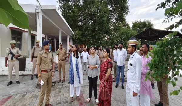 सावन से पहले एक्शन में प्रशासन, डीएम-एसपी ने शिवबाबा धाम और कांवड़ मार्ग की तैयारियां परखी