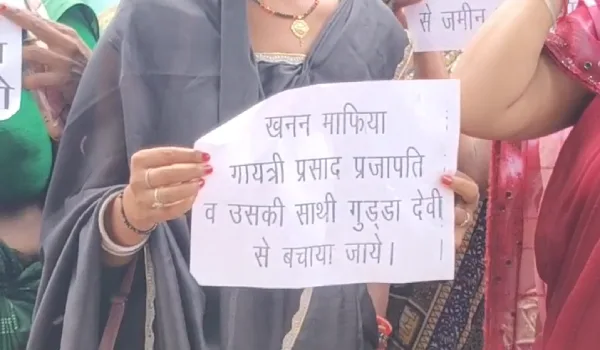 'कैंसर से जंग, अब जमीन बचाने की लड़ाई'... लखनऊ में सैकड़ों महिलाओं ने क्यों घेरा थाना?