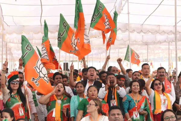यूपी भाजपा में नई चुनावी रणनीति की आहट, 6 क्षेत्रों के प्रभारियों पर मंथन; जातीय समीकरण साधने पर फोकस