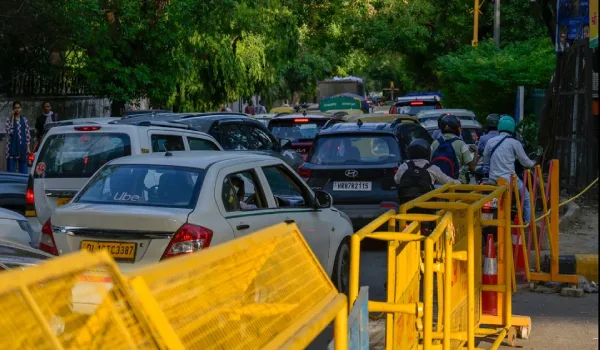 दिल्ली में कांवड़ यात्रा के दौरान इन रास्तों पर बढ़ेगी ट्रैफिक की चुनौती, पुलिस ने जारी की एडवाइजरी - घर से निकलने से पहले जरूर जान लें रूट