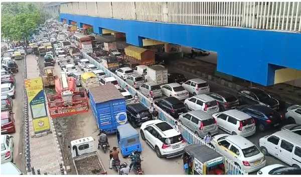गाजियाबाद में कांवड़ यात्रा का असर, एनएच-58 पर बैरिकेडिंग से कई किलोमीटर लंबा जाम