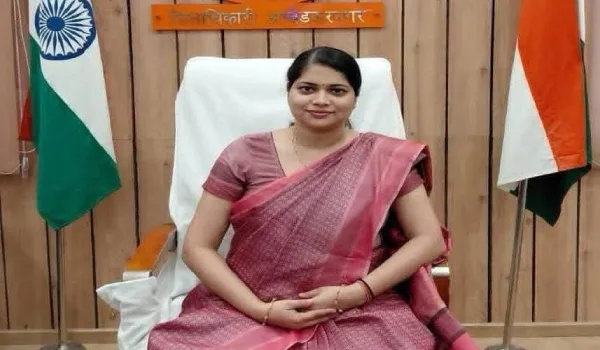 खाद्य प्रसंस्करण में उत्कृष्ट कार्य के लिए डीएम ईशा प्रिया को शासन का प्रशंसा-पत्र