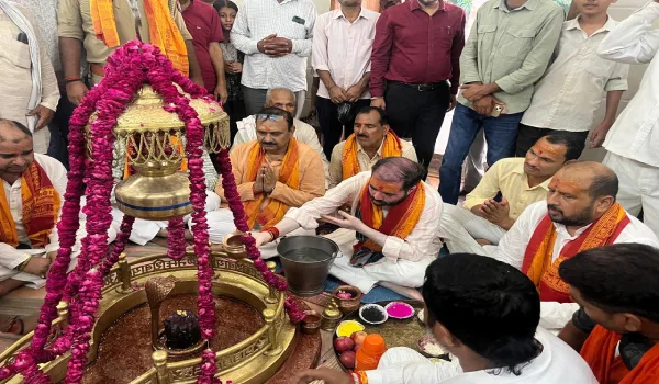 जन सहयोग से संवरा वनखंडेश्वर महादेव मंदिर, पूजा के बाद भक्तों के लिए खुले कपाट