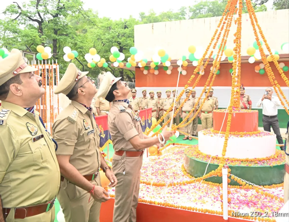 बुलंदशहर पुलिस लाइन में 80वां स्वतंत्रता दिवस, शहीदों के परिजन भी हुए सम्मानित