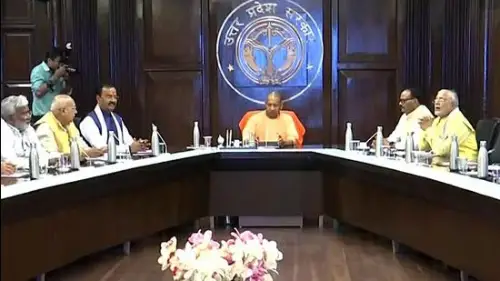 पेंशन, छात्रवृत्ति और सर्वोदय विद्यालयों पर समीक्षा, योगी ने समयबद्ध कार्रवाई के दिए निर्देश