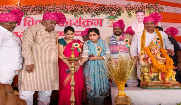 बारिश के बीच अम्बेडकरनगर में 292 जोड़ों का सामूहिक विवाह, शिवबाबा धाम में लिए सात फेरे
