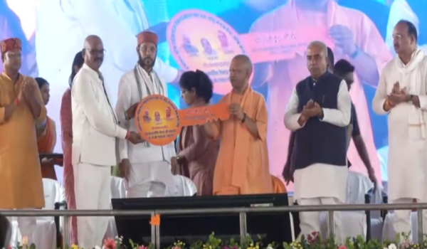 रायबरेली में सीएम योगी ने 21 करोड़ के स्मृति सभागार का किया लोकार्पण