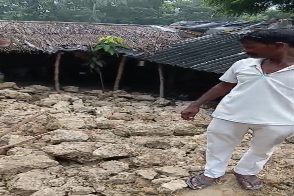 बारिश में ढही दीवार, मलबे में दबकर 52 वर्षीय व्यक्ति की मौत