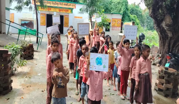 नशे से दूर रहेंगे और दूसरों को भी समझाएंगे, अंबेडकरनगर में बच्चों ने ली शपथ