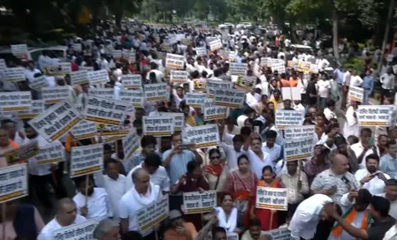 सफाईकर्मी दीपक की आत्महत्या पर भाजपा का प्रदर्शन, आप पार्षद पर कार्रवाई की मांग