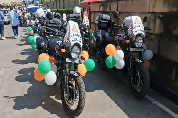 87 इंटरसेप्टर वाहनों के साथ मजबूत होगी ट्रैफिक निगरानी, सीएम योगी ने किया रवाना