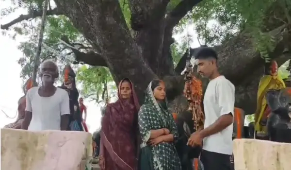 अंबेडकरनगर में प्रेमिका से मिलने पहुंचे युवक को पकड़ा, फिर मंदिर में हुई शादी