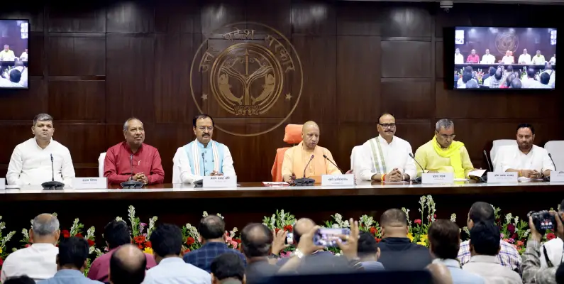 UP Cabinet: उज्ज्वला योजना के लाभार्थियों के लिए बड़ी खुशखबरी, होली-दीपावली पर मिलेगा मुफ्त सिलेंडर