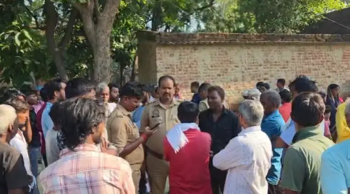 Ambedkar Nagar News: मेला देखने निकले युवक की संदिग्ध परिस्थितियों में मौत, गांव के बाहर मिला शव